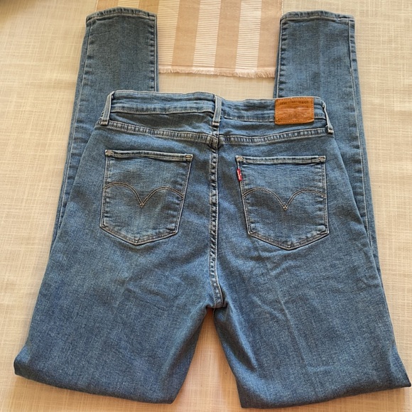 Levi’s 721 High Rise Skinny Jeans - Picture 4 of 7